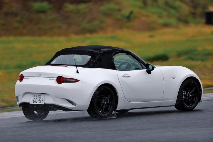 魅力を再検証 世界に誇るライトウエイトスポーツカー Ndロードスター乗り比べ Kono 電子雜誌