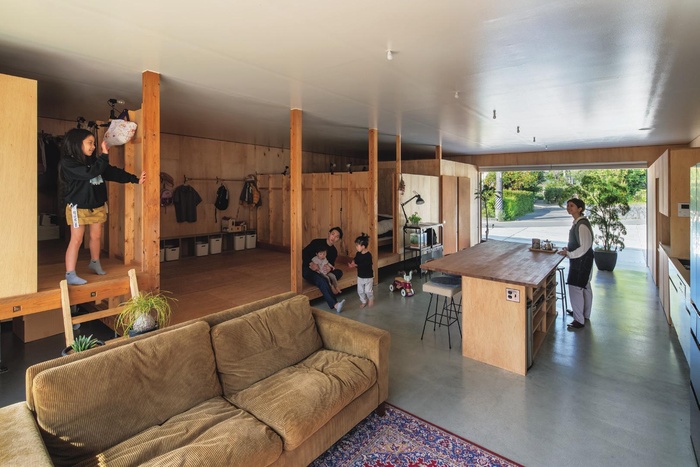 家を貫く通り土間と屋外が一体化 自然を感じながら遊べる住まい Kono 電子雜誌